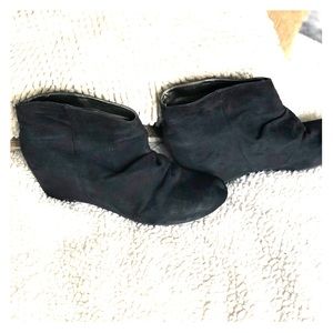 Ruched ankle booties